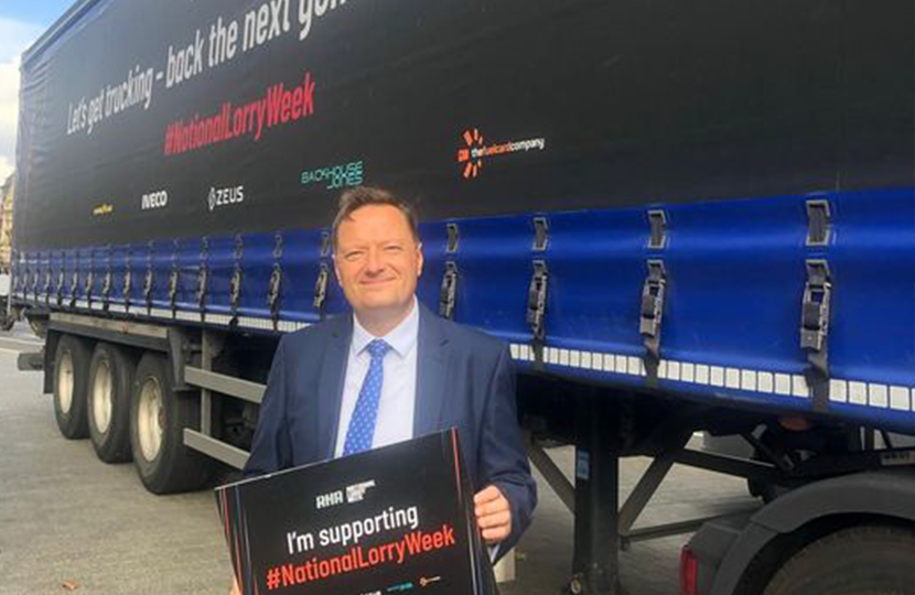 Jason McCartney MP showing support for our HGV drivers