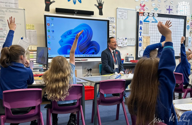 Jason McCartney MP visits Hinchliffe Mill school