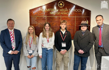 Jason McCartney MP visits Holmfirth High School to celebrate the 2023 Roll of Honour winners