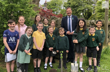 Jason McCartney MP visits Linthwaite Ardron CE Junior and Infant School to plat a tree for the Queen's Green Canopy